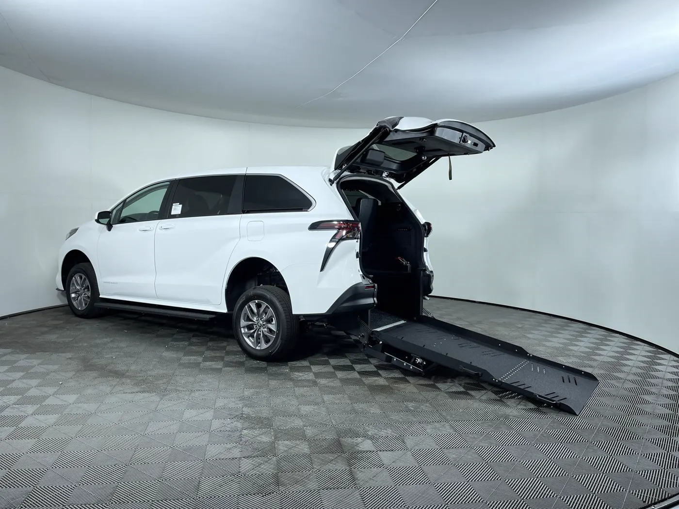 Toyota Sienna WAV, 360 view